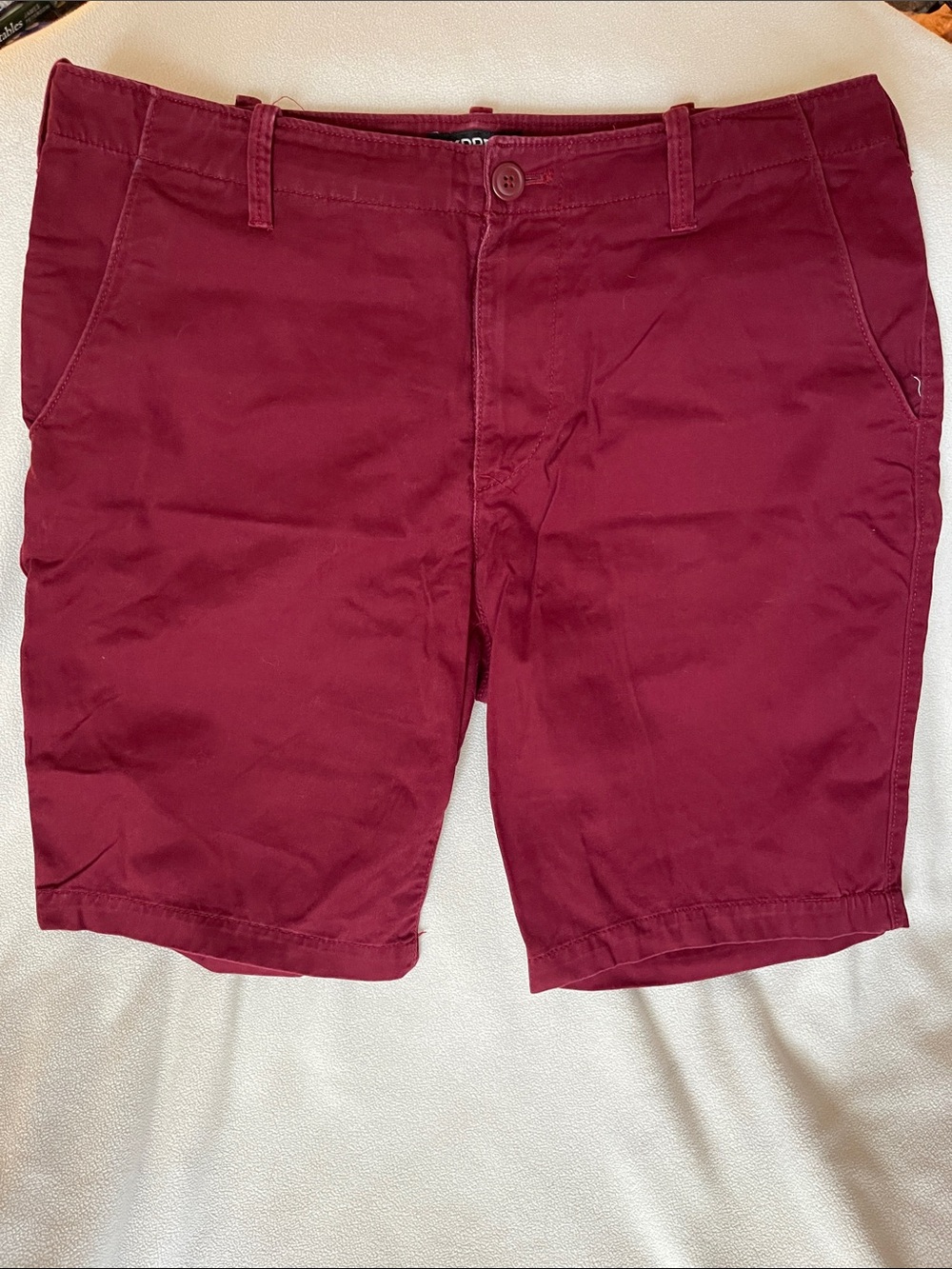 Express size 33 - Men's Burgundy Casual Shorts - Classic Summer Chino